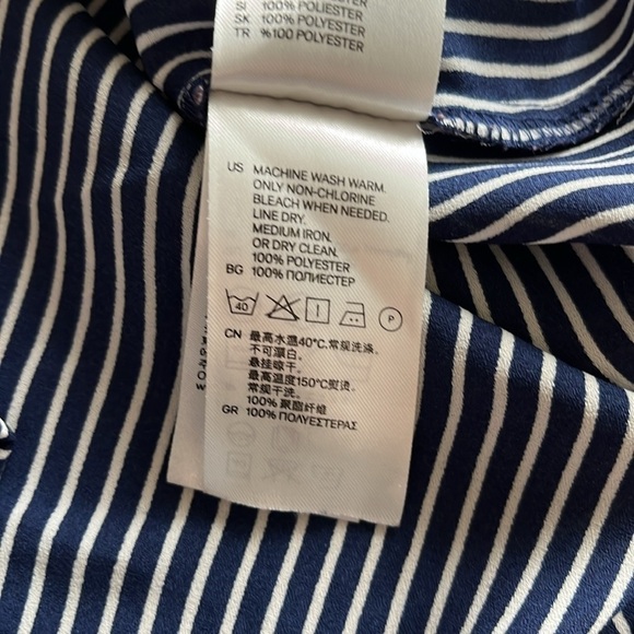 H & M Button-down Blouse V-neck Long Sleeves Size 6 Navy With White Stripes - Picture 13 of 13